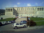 De hoofdingang van de Universiteit van Trieste