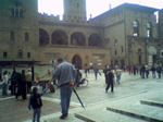 Piazza Maggiore is het grote plein van Bologna met meerdere kerken en een zillioen toeristen (waaronder ik)